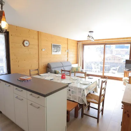 Apartment - 1 Ch, 49m², 4/6 Pers, A 400m Des Pistes Et Du Centre, Avec Balcon Et Garage. - Fr-1-623-16
